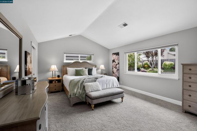 22 Williams Dr, Moraga, CA 94556