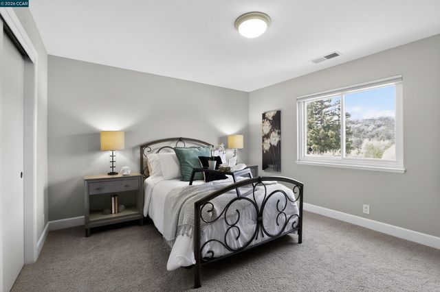 22 Williams Dr, Moraga, CA 94556