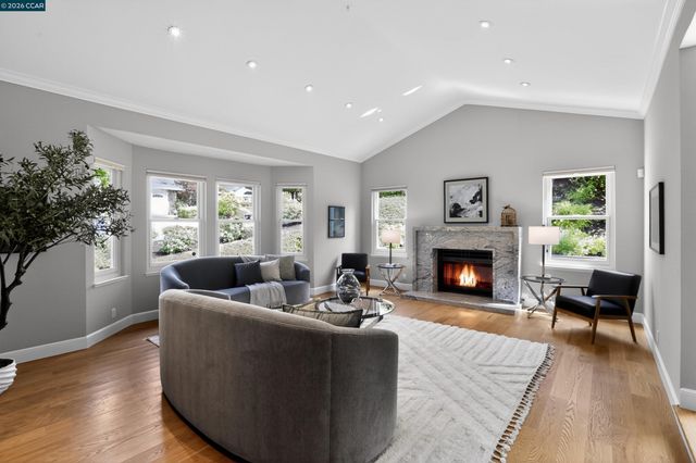 22 Williams Dr, Moraga, CA 94556