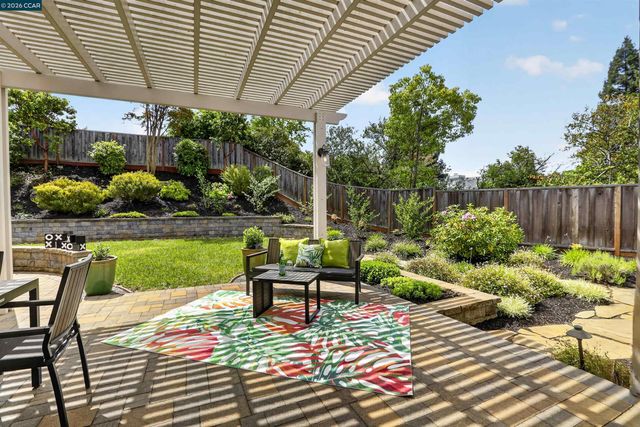 22 Williams Dr, Moraga, CA 94556