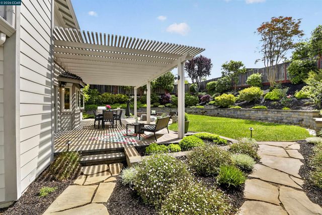 22 Williams Dr, Moraga, CA 94556