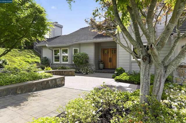 22 Williams Dr, Moraga, CA 94556