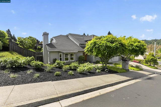 22 Williams Dr, Moraga, CA 94556