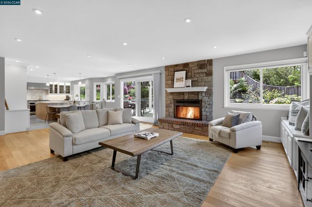 22 Williams Dr, Moraga, CA 94556