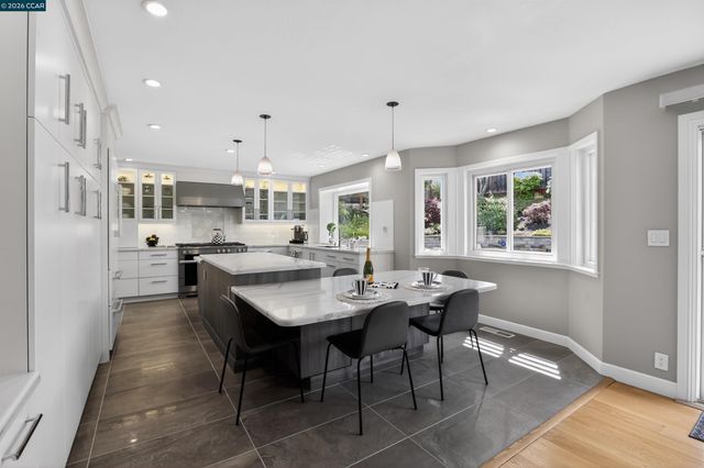 22 Williams Dr, Moraga, CA 94556