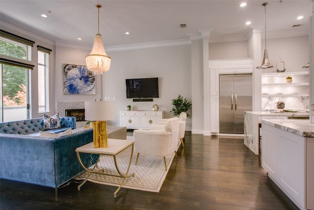 2211 Worthington Street, Dallas, TX 75204