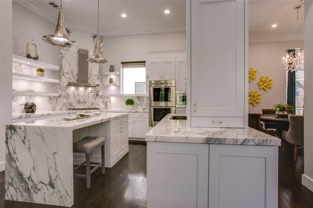 2211 Worthington Street, Dallas, TX 75204