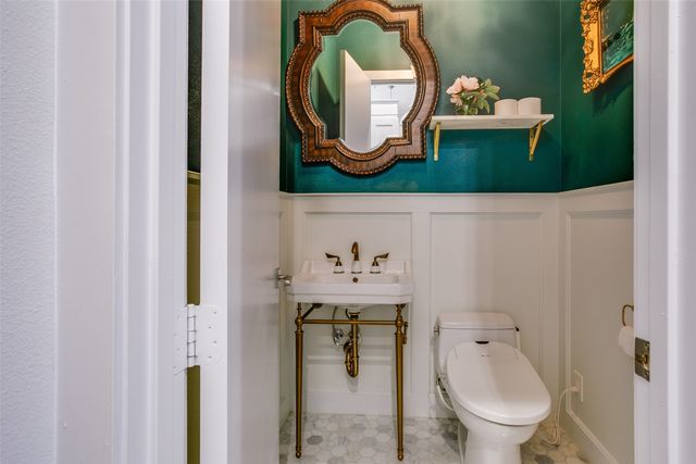 2211 Worthington Street, Dallas, TX 75204