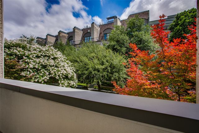 2211 Worthington Street, Dallas, TX 75204