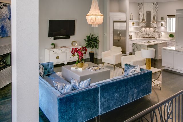 2211 Worthington Street, Dallas, TX 75204