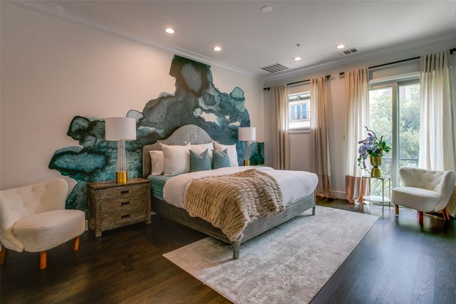 2211 Worthington Street, Dallas, TX 75204