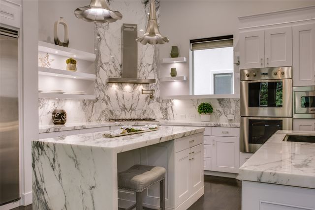 2211 Worthington Street, Dallas, TX 75204