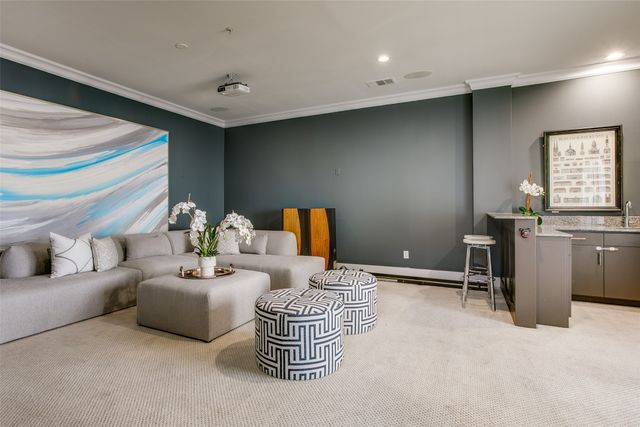 2211 Worthington Street, Dallas, TX 75204