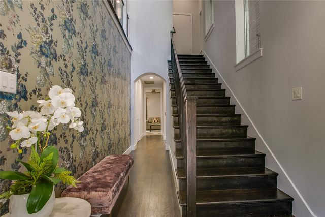 2211 Worthington Street, Dallas, TX 75204