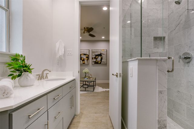 2211 Worthington Street, Dallas, TX 75204