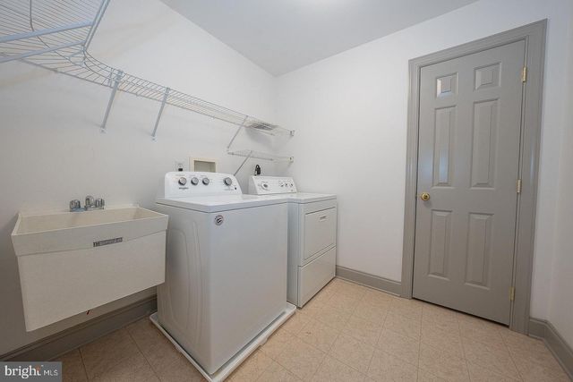 23 FETTERS MILL DR, Malvern, PA 19355