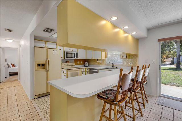 797 E 9TH AVENUE, New Smyrna Beach, FL 32169