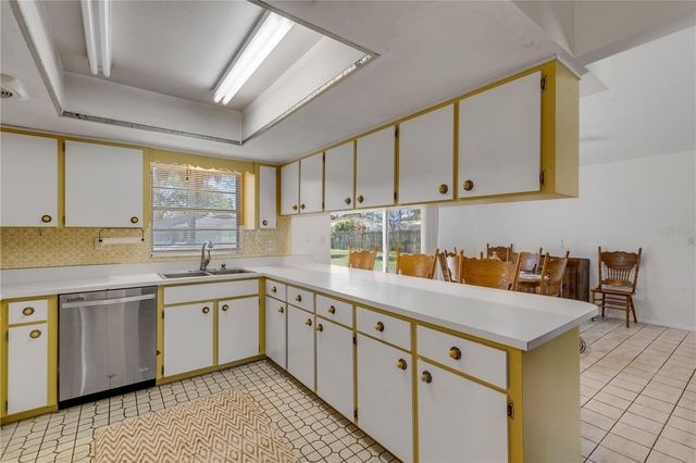 797 E 9TH AVENUE, New Smyrna Beach, FL 32169