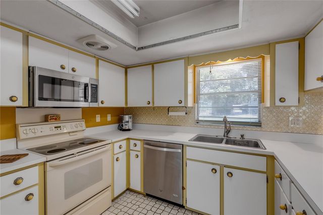 797 E 9TH AVENUE, New Smyrna Beach, FL 32169