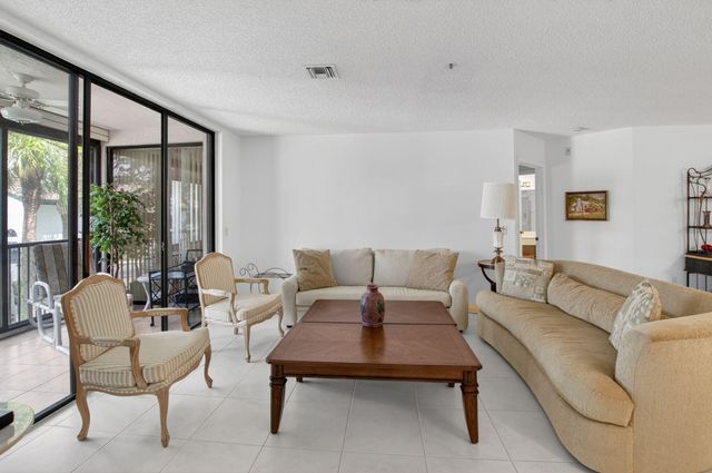 5153 Floria Drive J, Boynton Beach, FL 33437