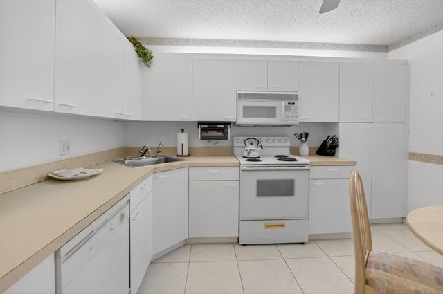 5153 Floria Drive J, Boynton Beach, FL 33437
