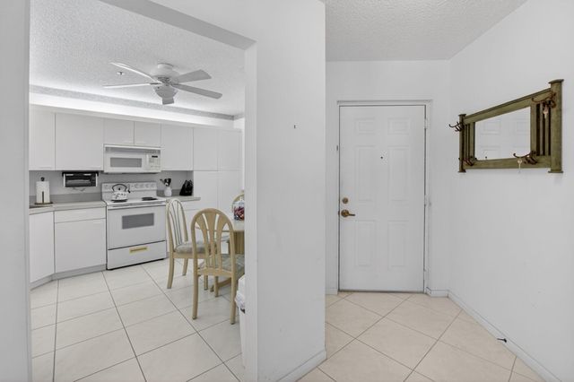 5153 Floria Drive J, Boynton Beach, FL 33437