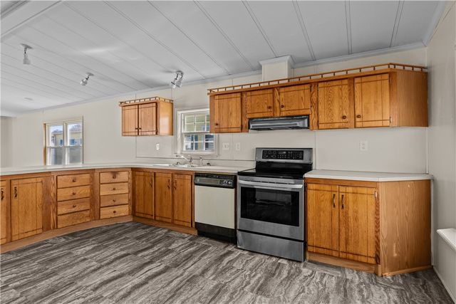 92 Bayview Parkway, Middletown, RI 02842