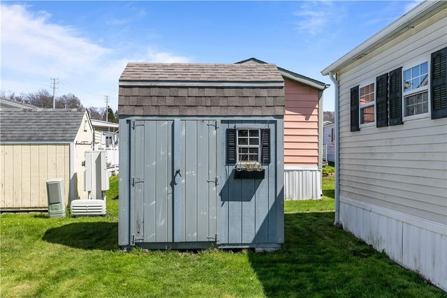 92 Bayview Parkway, Middletown, RI 02842