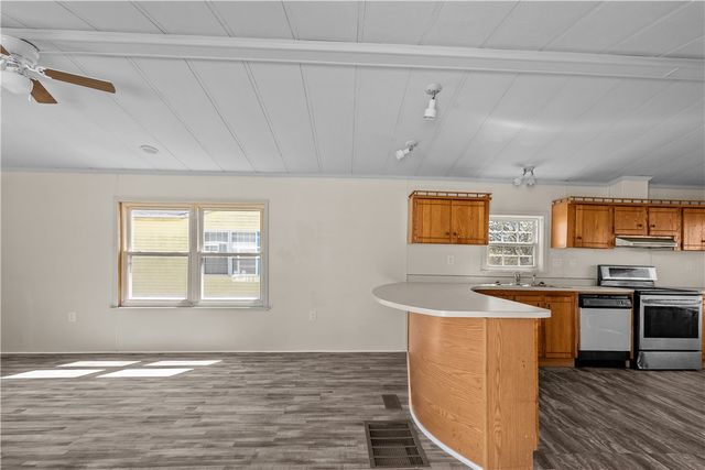 92 Bayview Parkway, Middletown, RI 02842