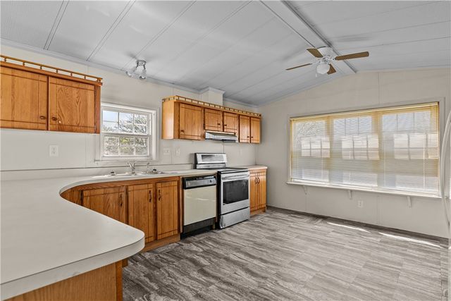 92 Bayview Parkway, Middletown, RI 02842