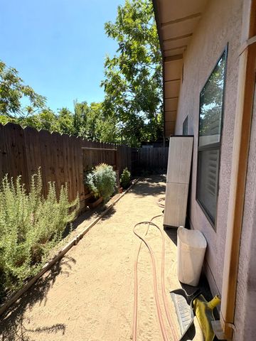 1032 Souza St, Turlock, CA 95380