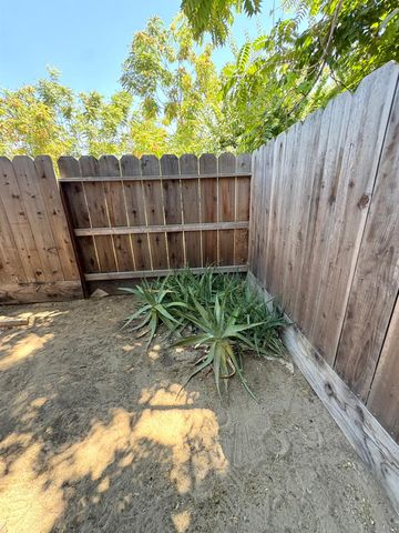 1032 Souza St, Turlock, CA 95380