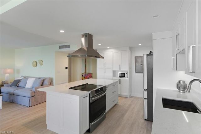 2316 Gulf Shore BLVD N # 411, Naples, FL 34103