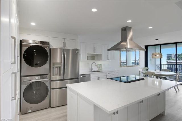 2316 Gulf Shore BLVD N # 411, Naples, FL 34103