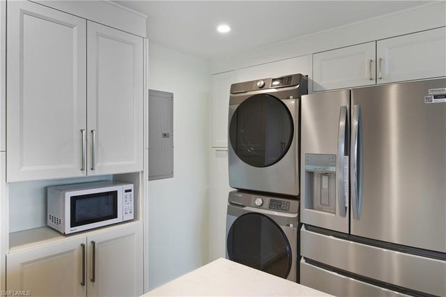 2316 Gulf Shore BLVD N # 411, Naples, FL 34103