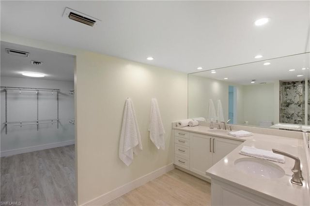 2316 Gulf Shore BLVD N # 411, Naples, FL 34103