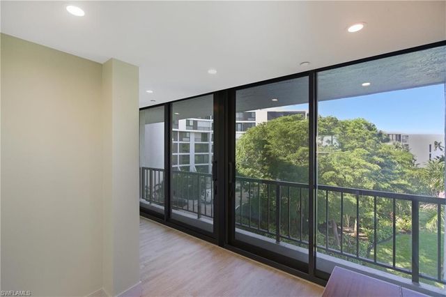 2316 Gulf Shore BLVD N # 411, Naples, FL 34103