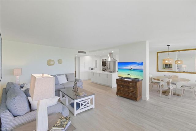 2316 Gulf Shore BLVD N # 411, Naples, FL 34103