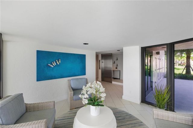 2316 Gulf Shore BLVD N # 411, Naples, FL 34103