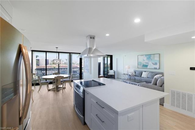 2316 Gulf Shore BLVD N # 411, Naples, FL 34103