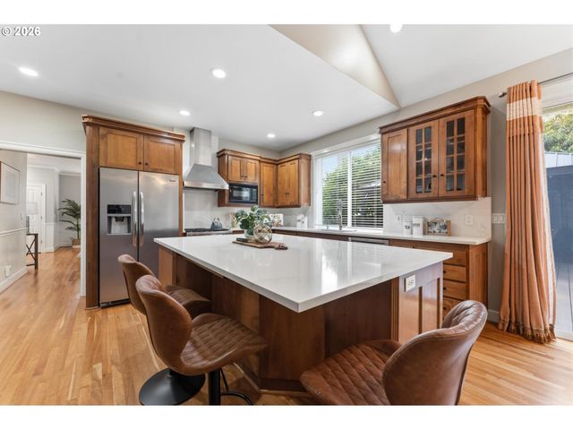 5308 SOUTHWOOD Dr, Lake Oswego, OR 97035