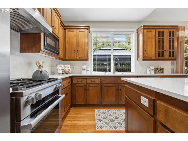 5308 SOUTHWOOD Dr, Lake Oswego, OR 97035