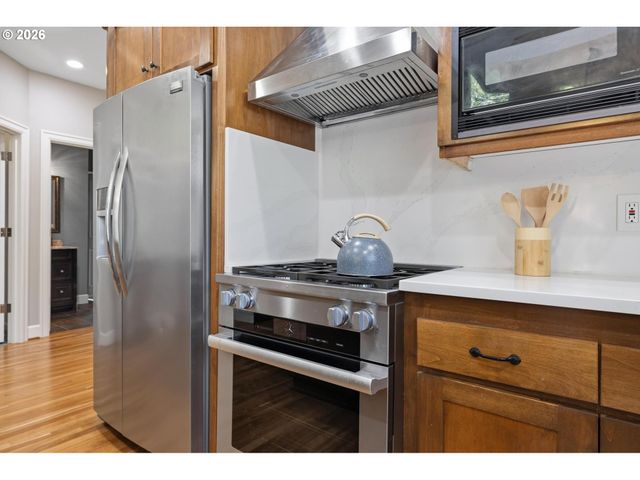 5308 SOUTHWOOD Dr, Lake Oswego, OR 97035