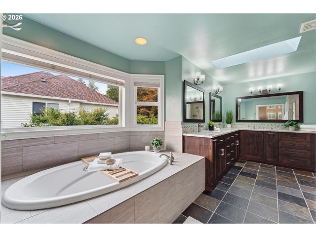 5308 SOUTHWOOD Dr, Lake Oswego, OR 97035