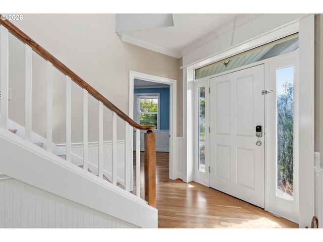 5308 SOUTHWOOD Dr, Lake Oswego, OR 97035