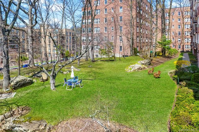 3 Washington Square 4D, Larchmont, NY 10538