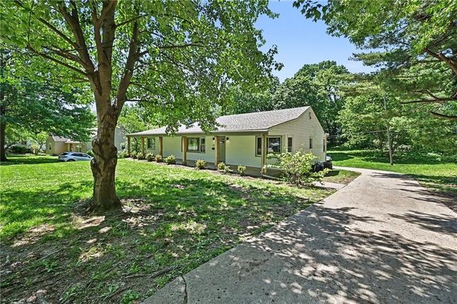 613 E Red Road, Independence, MO 64055