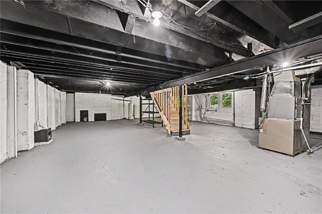 613 E Red Road, Independence, MO 64055