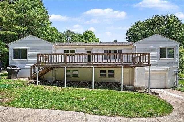 613 E Red Road, Independence, MO 64055