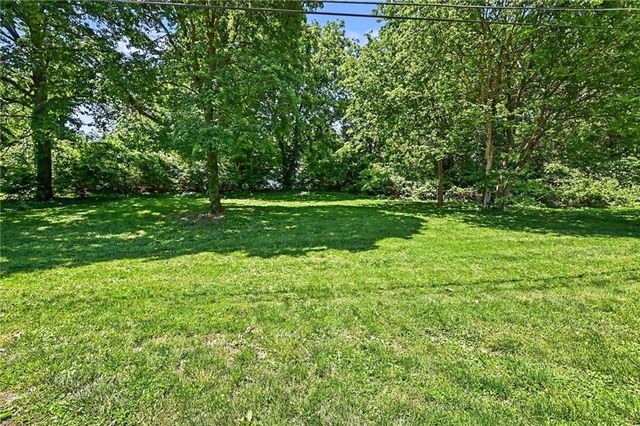 613 E Red Road, Independence, MO 64055